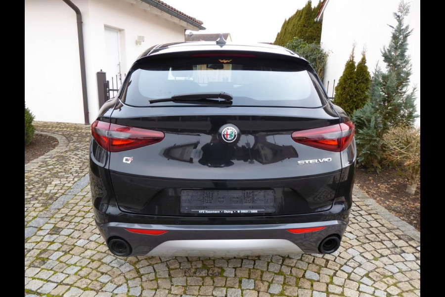 Alfa Romeo Stelvio 2.0T Q4 Ti (206kW/280pk) ** Bi-XENON/LED, NAVI+, LEDER, ACC, 19-inch LMV, MEM ** 1e EIG - 16.700 km - UNFALLFREI ** ** INFORMEER OOK NAAR ONZE AANTREKKELIJKE FINANCIAL-LEASE TARIEVEN **