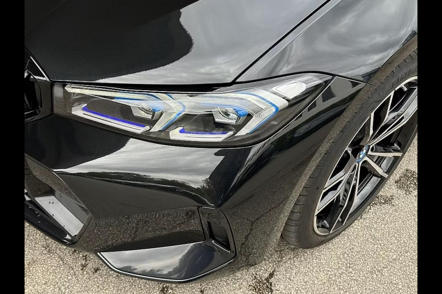 BMW 3 Serie Touring 330e M-SPORT ** ADAPT. LED, HALF-LEDER, HuD, ACC, SHADOW LINE, H&K SOUND, 19-inch LMV ** 1e EIG - UNFALLFREI ** ** INFORMEER OOK NAAR ONZE AANTREKKELIJKE FINANCIAL-LEASE TARIEVEN **