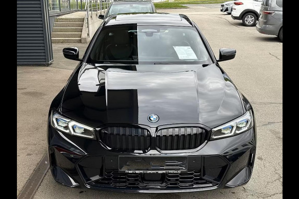BMW 3 Serie Touring 330e M-SPORT ** ADAPT. LED, HALF-LEDER, HuD, ACC, SHADOW LINE, H&K SOUND, 19-inch LMV ** 1e EIG - UNFALLFREI ** ** INFORMEER OOK NAAR ONZE AANTREKKELIJKE FINANCIAL-LEASE TARIEVEN **
