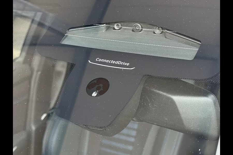 BMW 3 Serie Touring 330e M-SPORT ** ADAPT. LED, HALF-LEDER, HuD, ACC, SHADOW LINE, H&K SOUND, 19-inch LMV ** 1e EIG - UNFALLFREI ** ** INFORMEER OOK NAAR ONZE AANTREKKELIJKE FINANCIAL-LEASE TARIEVEN **