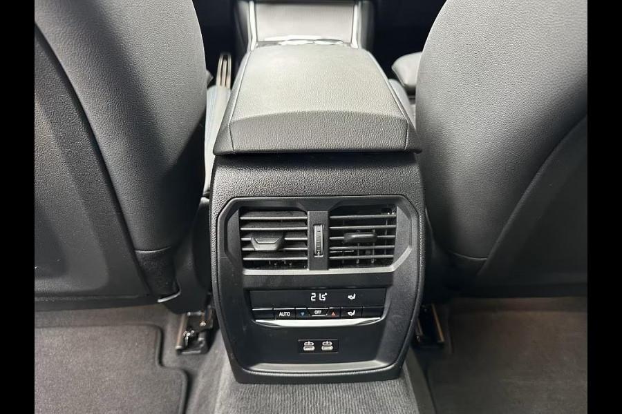 BMW 3 Serie Touring 330e M-SPORT ** ADAPT. LED, HALF-LEDER, HuD, ACC, SHADOW LINE, H&K SOUND, 19-inch LMV ** 1e EIG - UNFALLFREI ** ** INFORMEER OOK NAAR ONZE AANTREKKELIJKE FINANCIAL-LEASE TARIEVEN **