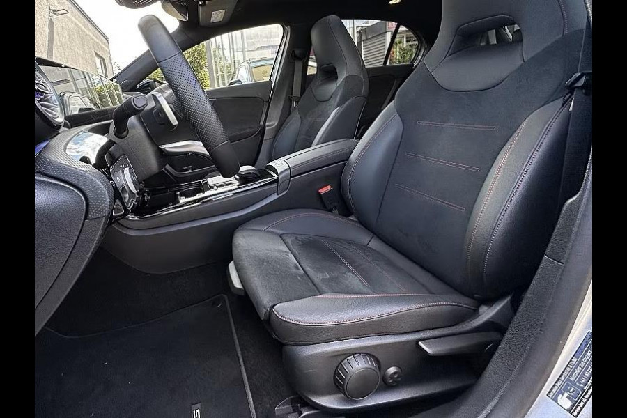 Mercedes-Benz A-Klasse 250e AMG ** LED, MBUX+, 19-inch LMV, ADAPT. CRUISE, NIGHT PAKKET ** 1e EIG - UNFALLFREI - JUNGE STERNE ** ** INFORMEER OOK NAAR ONZE AANTREKKELIJKE FINANCIAL-LEASE TARIEVEN **