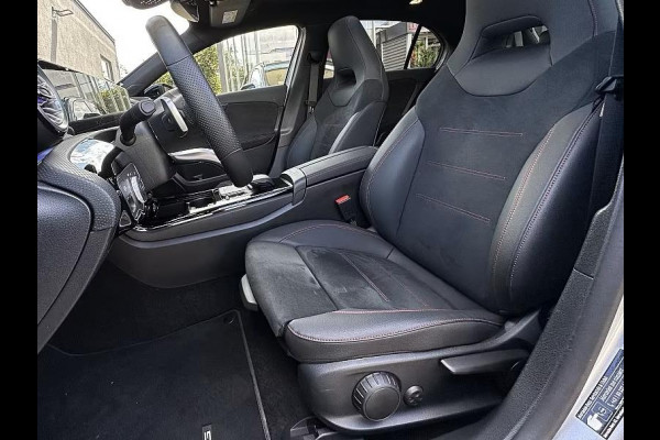 Mercedes-Benz A-Klasse 250e AMG ** LED, MBUX+, 19-inch LMV, ADAPT. CRUISE, NIGHT PAKKET ** 1e EIG - UNFALLFREI - JUNGE STERNE ** ** INFORMEER OOK NAAR ONZE AANTREKKELIJKE FINANCIAL-LEASE TARIEVEN **