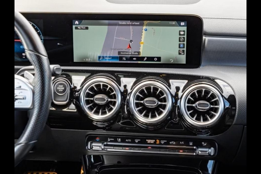 Mercedes-Benz A-Klasse 250e AMG ** LED, MBUX+, 19-inch LMV, ADAPT. CRUISE, NIGHT PAKKET ** 1e EIG - UNFALLFREI - JUNGE STERNE ** ** INFORMEER OOK NAAR ONZE AANTREKKELIJKE FINANCIAL-LEASE TARIEVEN **