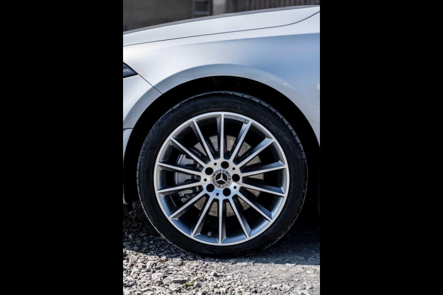 Mercedes-Benz A-Klasse 250e AMG ** LED, MBUX+, 19-inch LMV, ADAPT. CRUISE, NIGHT PAKKET ** 1e EIG - UNFALLFREI - JUNGE STERNE ** ** INFORMEER OOK NAAR ONZE AANTREKKELIJKE FINANCIAL-LEASE TARIEVEN **