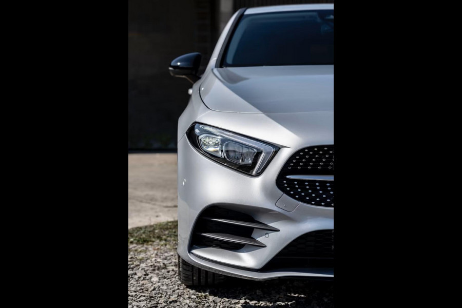 Mercedes-Benz A-Klasse 250e AMG ** LED, MBUX+, 19-inch LMV, ADAPT. CRUISE, NIGHT PAKKET ** 1e EIG - UNFALLFREI - JUNGE STERNE ** ** INFORMEER OOK NAAR ONZE AANTREKKELIJKE FINANCIAL-LEASE TARIEVEN **