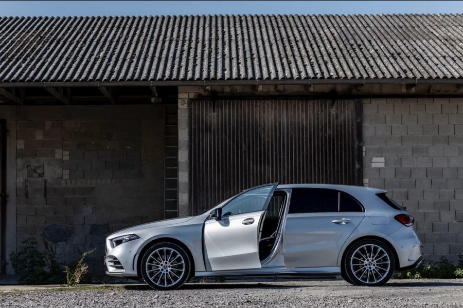 Mercedes-Benz A-Klasse 250e AMG ** LED, MBUX+, 19-inch LMV, ADAPT. CRUISE, NIGHT PAKKET ** 1e EIG - UNFALLFREI - JUNGE STERNE ** ** INFORMEER OOK NAAR ONZE AANTREKKELIJKE FINANCIAL-LEASE TARIEVEN **
