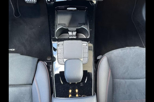 Mercedes-Benz A-Klasse 250e AMG ** LED, MBUX+, 19-inch LMV, ADAPT. CRUISE, NIGHT PAKKET ** 1e EIG - UNFALLFREI - JUNGE STERNE ** ** INFORMEER OOK NAAR ONZE AANTREKKELIJKE FINANCIAL-LEASE TARIEVEN **