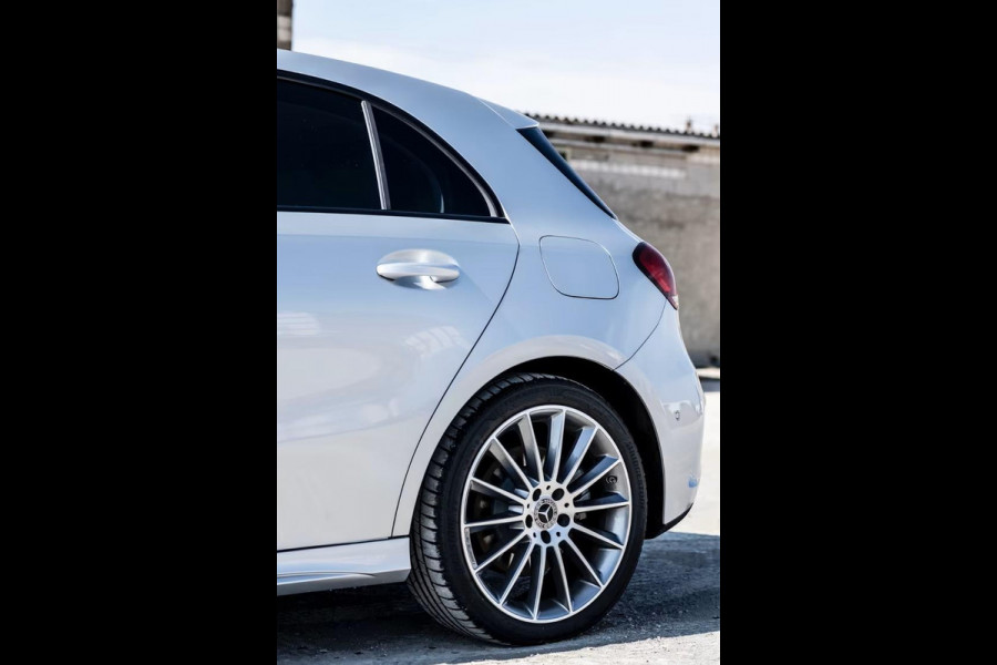 Mercedes-Benz A-Klasse 250e AMG ** LED, MBUX+, 19-inch LMV, ADAPT. CRUISE, NIGHT PAKKET ** 1e EIG - UNFALLFREI - JUNGE STERNE ** ** INFORMEER OOK NAAR ONZE AANTREKKELIJKE FINANCIAL-LEASE TARIEVEN **