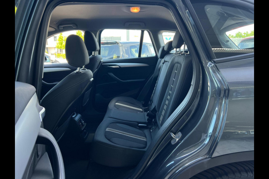 BMW X1 sDrive18i Centennial High Executive NL AUTO | CAMERA | STOELVERW | NAVI | TREKHAAK |
