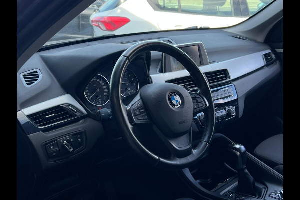 BMW X1 sDrive18i Centennial High Executive NL AUTO | CAMERA | STOELVERW | NAVI | TREKHAAK |