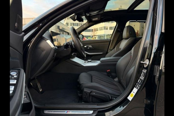 BMW 3 Serie Touring 320d xDrive M-SPORT ** LED, NAVI+, HALF-LEDER, PANO, H&K, HuD, TREKH, 19-inch LMV ** 1e EIG - UNFALLFREI ** ** INFORMEER OOK NAAR ONZE AANTREKKELIJKE FINANCIAL-LEASE TARIEVEN **