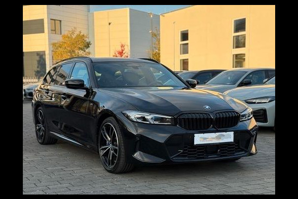 BMW 3 Serie Touring 320d xDrive M-SPORT ** LED, NAVI+, HALF-LEDER, PANO, H&K, HuD, TREKH, 19-inch LMV ** 1e EIG - UNFALLFREI ** ** INFORMEER OOK NAAR ONZE AANTREKKELIJKE FINANCIAL-LEASE TARIEVEN **