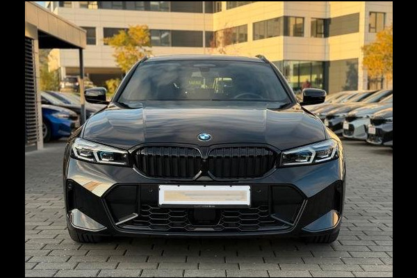 BMW 3 Serie Touring 320d xDrive M-SPORT ** LED, NAVI+, HALF-LEDER, PANO, H&K, HuD, TREKH, 19-inch LMV ** 1e EIG - UNFALLFREI ** ** INFORMEER OOK NAAR ONZE AANTREKKELIJKE FINANCIAL-LEASE TARIEVEN **
