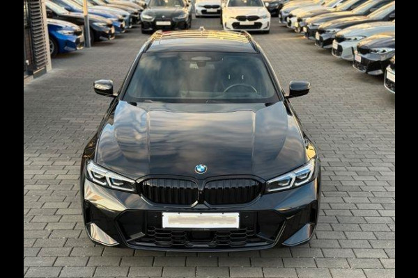 BMW 3 Serie Touring 320d xDrive M-SPORT ** LED, NAVI+, HALF-LEDER, PANO, H&K, HuD, TREKH, 19-inch LMV ** 1e EIG - UNFALLFREI ** ** INFORMEER OOK NAAR ONZE AANTREKKELIJKE FINANCIAL-LEASE TARIEVEN **