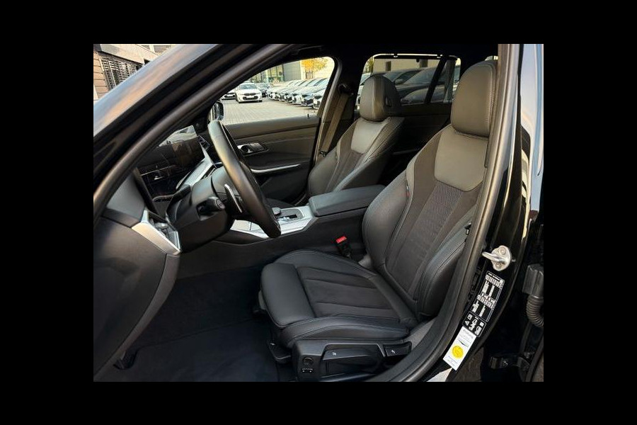 BMW 3 Serie Touring 320d xDrive M-SPORT ** LED, NAVI+, HALF-LEDER, PANO, H&K, HuD, TREKH, 19-inch LMV ** 1e EIG - UNFALLFREI ** ** INFORMEER OOK NAAR ONZE AANTREKKELIJKE FINANCIAL-LEASE TARIEVEN **