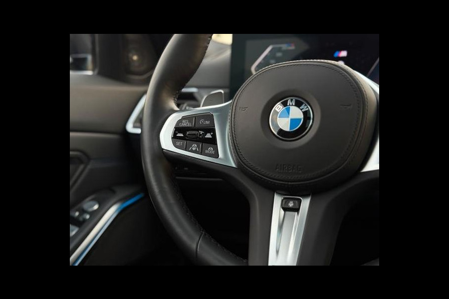 BMW 3 Serie Touring 320d xDrive M-SPORT ** LED, NAVI+, HALF-LEDER, PANO, H&K, HuD, TREKH, 19-inch LMV ** 1e EIG - UNFALLFREI ** ** INFORMEER OOK NAAR ONZE AANTREKKELIJKE FINANCIAL-LEASE TARIEVEN **