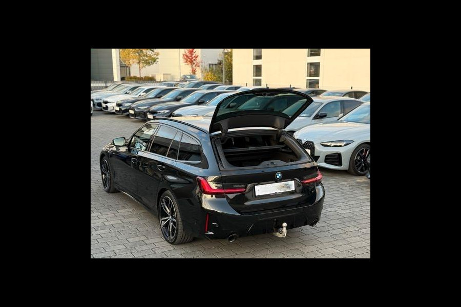 BMW 3 Serie Touring 320d xDrive M-SPORT ** LED, NAVI+, HALF-LEDER, PANO, H&K, HuD, TREKH, 19-inch LMV ** 1e EIG - UNFALLFREI ** ** INFORMEER OOK NAAR ONZE AANTREKKELIJKE FINANCIAL-LEASE TARIEVEN **