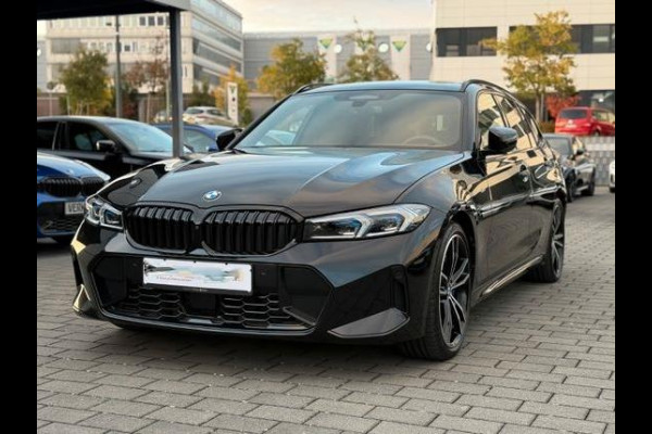 BMW 3 Serie Touring 320d xDrive M-SPORT ** LED, NAVI+, HALF-LEDER, PANO, H&K, HuD, TREKH, 19-inch LMV ** 1e EIG - UNFALLFREI ** ** INFORMEER OOK NAAR ONZE AANTREKKELIJKE FINANCIAL-LEASE TARIEVEN **