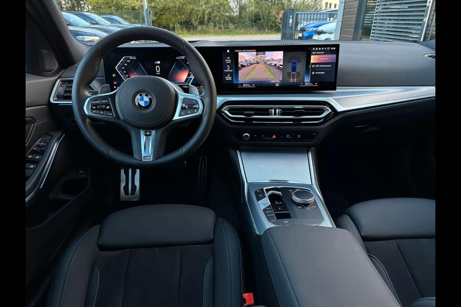 BMW 3 Serie Touring 320d xDrive M-SPORT ** LED, NAVI+, HALF-LEDER, VERW. STUUR, HuD, TREKH, 19-inch LMV, TANSANIT BLAU ** 1e EIG - UNFALLFREI ** ** INFORMEER OOK NAAR ONZE AANTREKKELIJKE FINANCIAL-LEASE TARIEVEN **