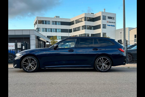 BMW 3 Serie Touring 320d xDrive M-SPORT ** LED, NAVI+, HALF-LEDER, VERW. STUUR, HuD, TREKH, 19-inch LMV, TANSANIT BLAU ** 1e EIG - UNFALLFREI ** ** INFORMEER OOK NAAR ONZE AANTREKKELIJKE FINANCIAL-LEASE TARIEVEN **