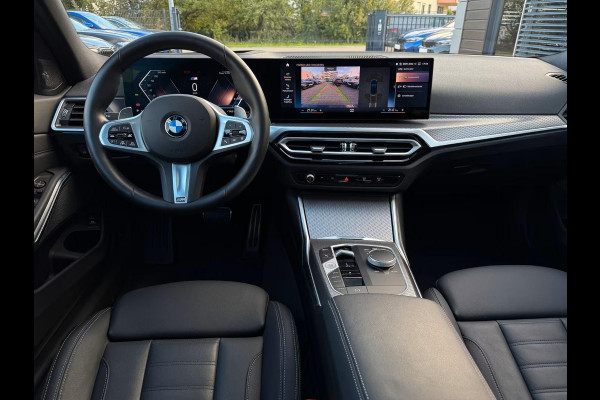BMW 3 Serie Touring 320d xDrive M-SPORT ** LED, NAVI+, LEDER, PANORAMA, H&K, HuD, TREKH, 19-inch LMV ** 1e EIG - UNFALLFREI ** ** INFORMEER OOK NAAR ONZE AANTREKKELIJKE FINANCIAL-LEASE TARIEVEN **