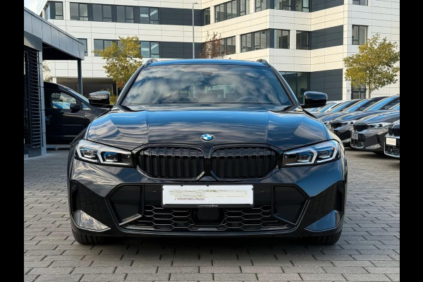 BMW 3 Serie Touring 320d xDrive M-SPORT ** LED, NAVI+, LEDER, PANORAMA, H&K, HuD, TREKH, 19-inch LMV ** 1e EIG - UNFALLFREI ** ** INFORMEER OOK NAAR ONZE AANTREKKELIJKE FINANCIAL-LEASE TARIEVEN **