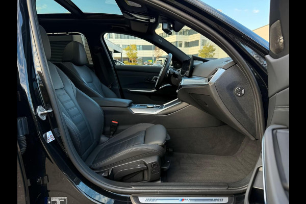 BMW 3 Serie Touring 320d xDrive M-SPORT ** LED, NAVI+, LEDER, PANORAMA, H&K, HuD, TREKH, 19-inch LMV ** 1e EIG - UNFALLFREI ** ** INFORMEER OOK NAAR ONZE AANTREKKELIJKE FINANCIAL-LEASE TARIEVEN **