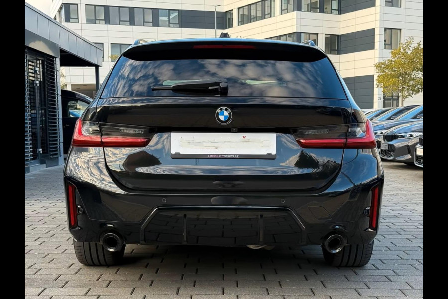 BMW 3 Serie Touring 320d xDrive M-SPORT ** LED, NAVI+, LEDER, PANORAMA, H&K, HuD, TREKH, 19-inch LMV ** 1e EIG - UNFALLFREI ** ** INFORMEER OOK NAAR ONZE AANTREKKELIJKE FINANCIAL-LEASE TARIEVEN **