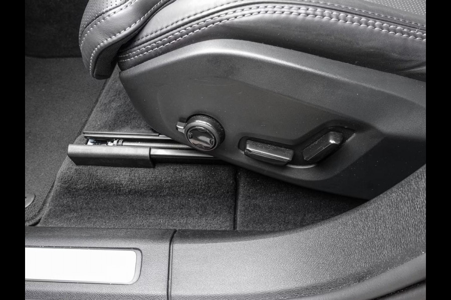 Volvo XC60 2.0 T8 Plug-in hybrid AWD ULTRA Dark (335kW/455PK) FULL OPTION (PANO / TREKH) ** 1e EIG - Ex VOLVO ** INFORMEER OOK NAAR ONZE AANTREKKELIJKE FINANCIAL-LEASE TARIEVEN **