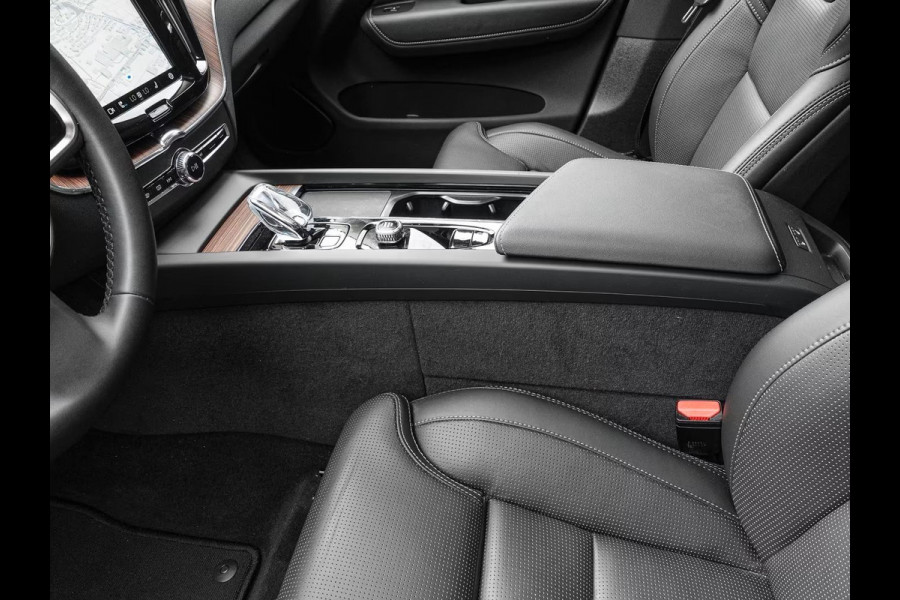 Volvo XC60 2.0 T8 Plug-in hybrid AWD ULTRA Dark (335kW/455PK) FULL OPTION (PANO / TREKH) ** 1e EIG - Ex VOLVO ** INFORMEER OOK NAAR ONZE AANTREKKELIJKE FINANCIAL-LEASE TARIEVEN **