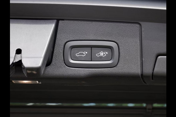 Volvo XC60 2.0 T8 Plug-in hybrid AWD ULTRA Dark (335kW/455PK) FULL OPTION (PANO / TREKH) ** 1e EIG - Ex VOLVO ** INFORMEER OOK NAAR ONZE AANTREKKELIJKE FINANCIAL-LEASE TARIEVEN **