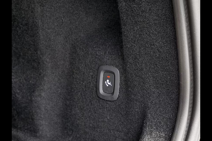 Volvo XC60 2.0 T8 Plug-in hybrid AWD ULTRA Dark (335kW/455PK) FULL OPTION (PANO / TREKH) ** 1e EIG - Ex VOLVO ** INFORMEER OOK NAAR ONZE AANTREKKELIJKE FINANCIAL-LEASE TARIEVEN **