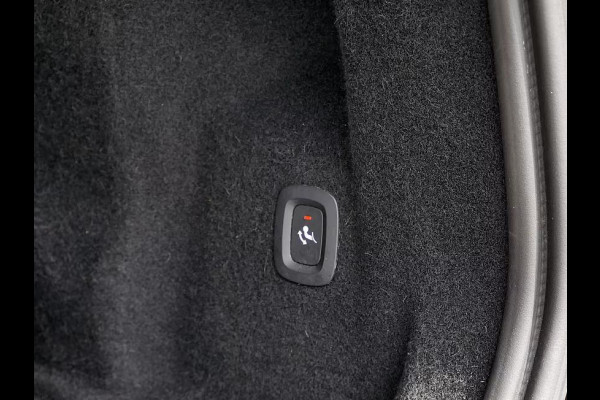 Volvo XC60 2.0 T8 Plug-in hybrid AWD ULTRA Dark (335kW/455PK) FULL OPTION (PANO / TREKH) ** 1e EIG - Ex VOLVO ** INFORMEER OOK NAAR ONZE AANTREKKELIJKE FINANCIAL-LEASE TARIEVEN **