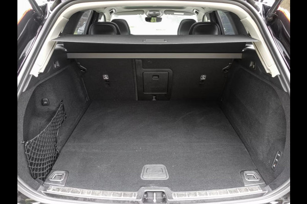 Volvo XC60 2.0 T8 Plug-in hybrid AWD ULTRA Dark (335kW/455PK) FULL OPTION (PANO / TREKH) ** 1e EIG - Ex VOLVO ** INFORMEER OOK NAAR ONZE AANTREKKELIJKE FINANCIAL-LEASE TARIEVEN **