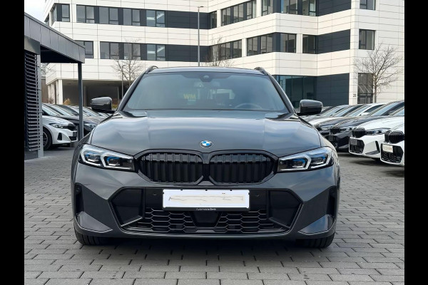 BMW 3 Serie Touring 320d xDrive M-SPORT ** LED, NAVI+, PANORAMA, HuD, TREKH, 19-inch LMV, DRAVIT GRAU ** 1e EIG - UNFALLFREI ** ** INFORMEER OOK NAAR ONZE AANTREKKELIJKE FINANCIAL-LEASE TARIEVEN **