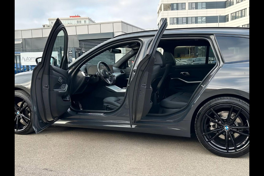 BMW 3 Serie Touring 320d xDrive M-SPORT ** LED, NAVI+, PANORAMA, HuD, TREKH, 19-inch LMV, DRAVIT GRAU ** 1e EIG - UNFALLFREI ** ** INFORMEER OOK NAAR ONZE AANTREKKELIJKE FINANCIAL-LEASE TARIEVEN **