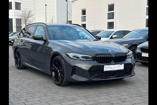 BMW 3 Serie Touring 320d xDrive M-SPORT ** LED, NAVI+, PANORAMA, HuD, TREKH, 19-inch LMV, DRAVIT GRAU ** 1e EIG - UNFALLFREI ** ** INFORMEER OOK NAAR ONZE AANTREKKELIJKE FINANCIAL-LEASE TARIEVEN **