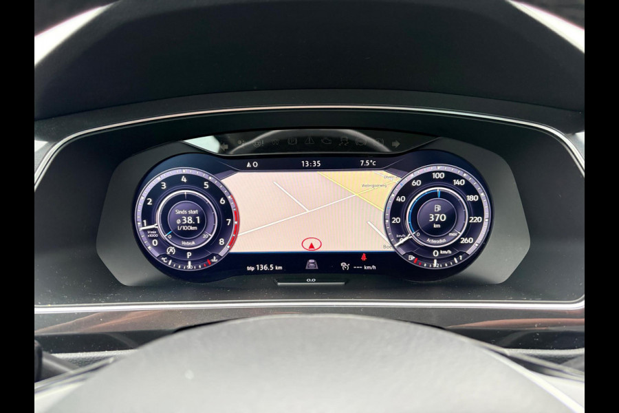 Volkswagen Tiguan 2.0 TSI 4Motion Highline R-LINE ACC | KEYLESS | ELECTR. A-KLEP | 19-inch LMV | TREKHAAK