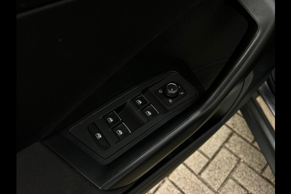 Volkswagen T-Roc 1.5 TSI Sport Business R CAMERA | TREKHAAK | NETTE AUTO | VIRTUAL COCKPIT |