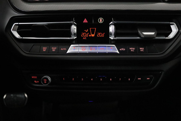 BMW 1-serie 118i Executive Edition M-Sport (M-PAKKET, ADAPTIVE CRUISE, CAMERA, CARPLAY, DEALER ONDERHOUDEN)