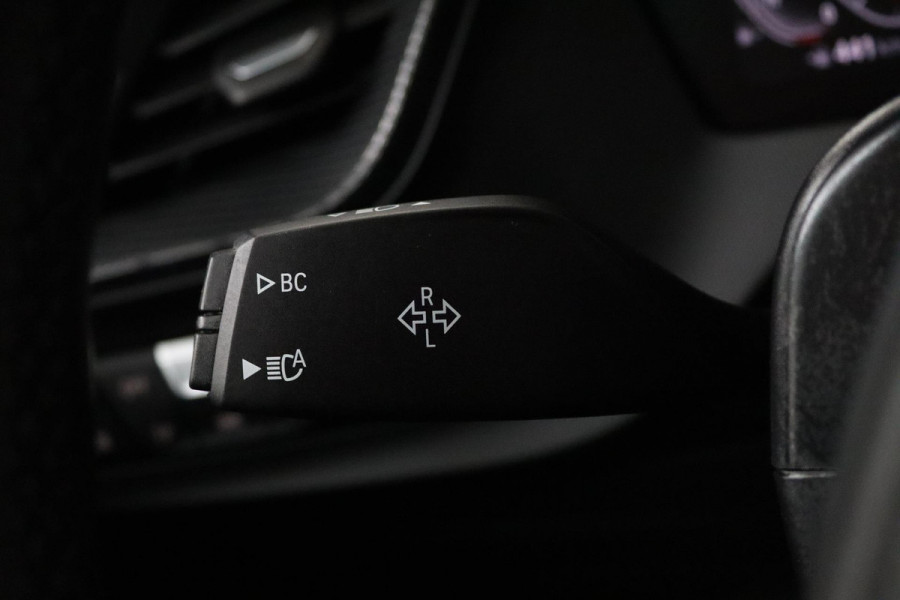 BMW 1-serie 118i Executive Edition M-Sport (M-PAKKET, ADAPTIVE CRUISE, CAMERA, CARPLAY, DEALER ONDERHOUDEN)