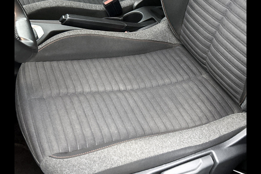 Peugeot 2008 1.5 HDi Blue Active / Trekhaak / Airco-ecc./ Camera / Navigatie / Radio multimedia / Apk 12-26