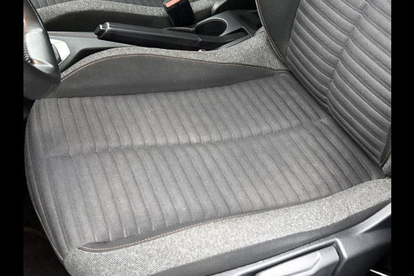 Peugeot 2008 1.5 HDi Blue Active / Trekhaak / Airco-ecc./ Camera / Navigatie / Radio multimedia / Apk 12-26