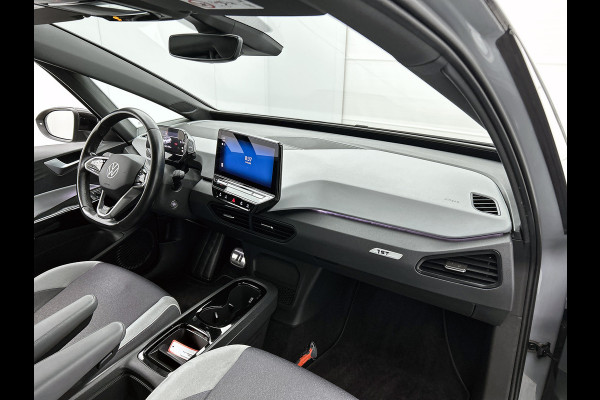 Volkswagen ID.3 First Plus 58 kWh / Trekhaak / Pdc.+Camera / Airco-ecc./ Navigatie / Xenon / Stoelverwarming / Apk 11-2026