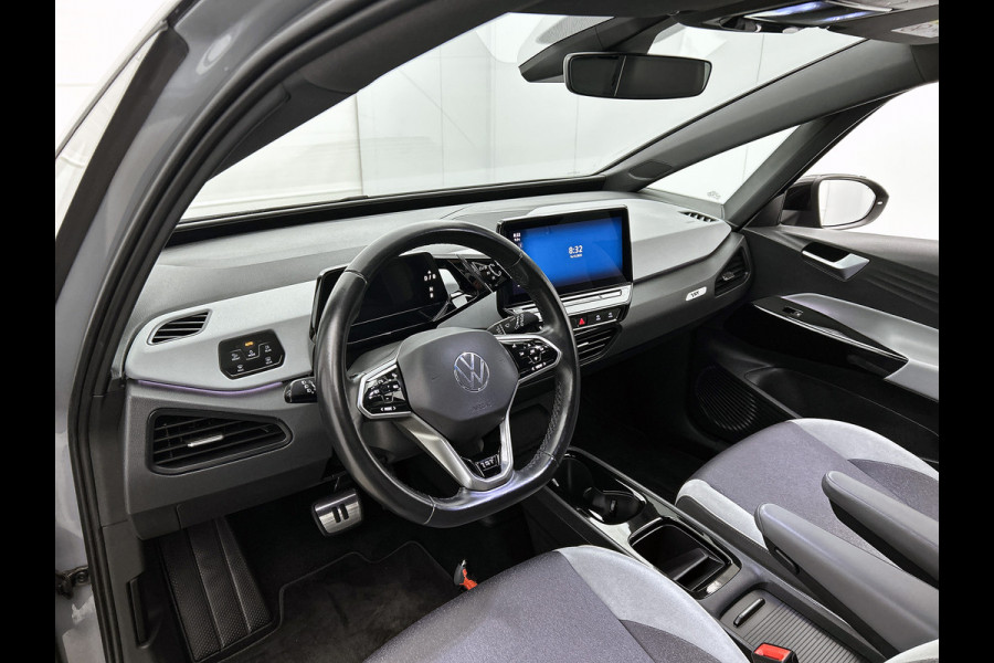 Volkswagen ID.3 First Plus 58 kWh / Trekhaak / Pdc.+Camera / Airco-ecc./ Navigatie / Xenon / Stoelverwarming / Apk 11-2026