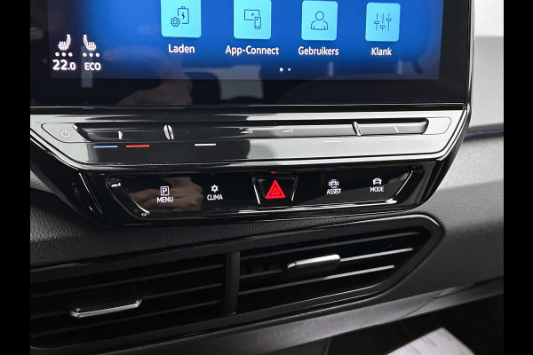 Volkswagen ID.3 First Plus 58 kWh / Trekhaak / Pdc.+Camera / Airco-ecc./ Navigatie / Xenon / Stoelverwarming / Apk 11-2026