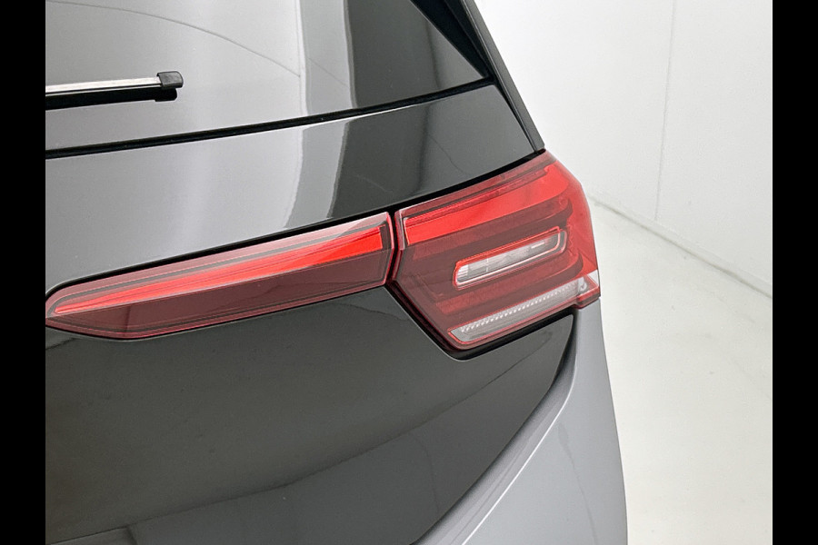 Volkswagen ID.3 First Plus 58 kWh / Trekhaak / Pdc.+Camera / Airco-ecc./ Navigatie / Xenon / Stoelverwarming / Apk 11-2026