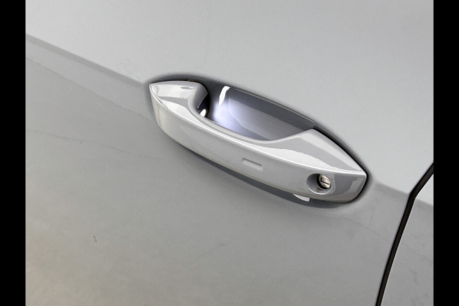 Volkswagen ID.3 First Plus 58 kWh / Trekhaak / Pdc.+Camera / Airco-ecc./ Navigatie / Xenon / Stoelverwarming / Apk 11-2026