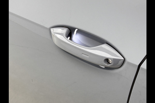 Volkswagen ID.3 First Plus 58 kWh / Trekhaak / Pdc.+Camera / Airco-ecc./ Navigatie / Xenon / Stoelverwarming / Apk 11-2026